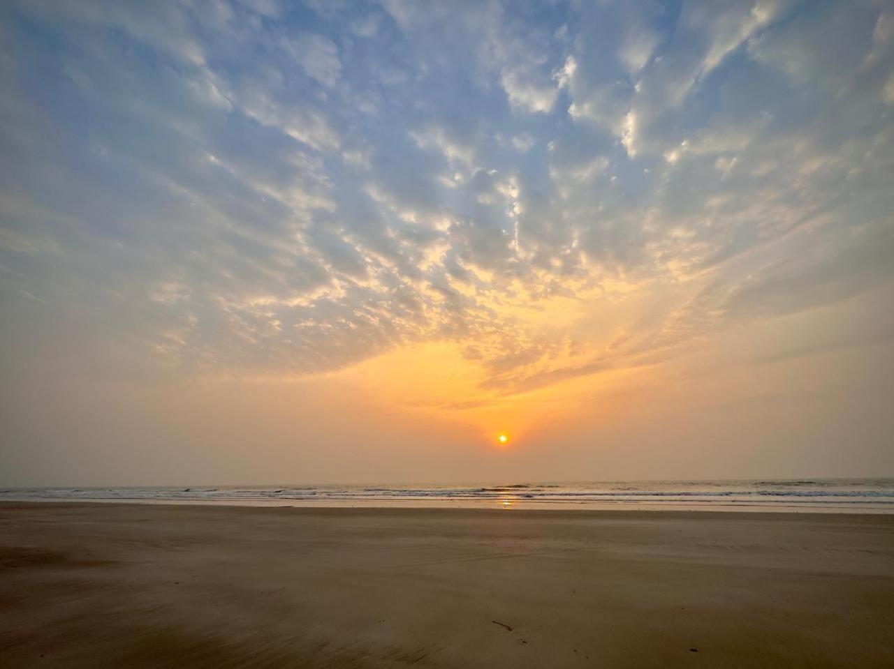 The Lighthouse Beach Resort Dāpoli Buitenkant foto