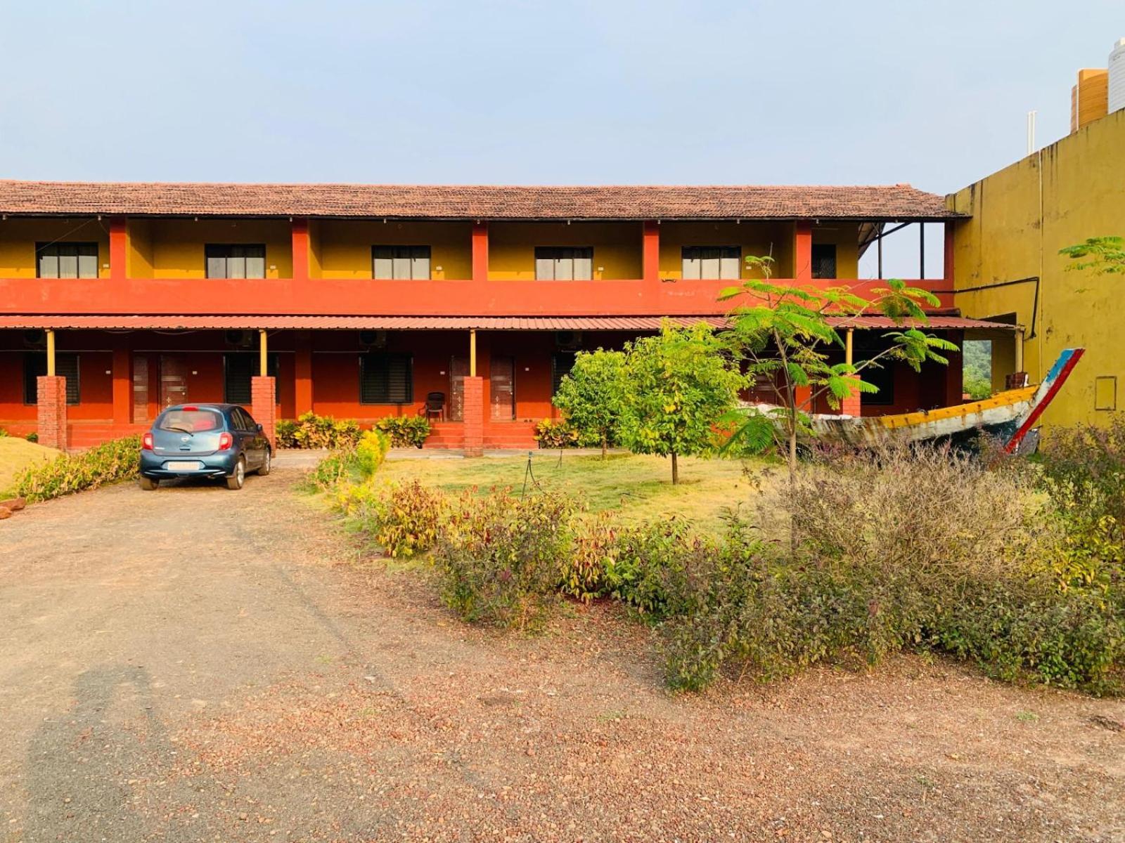 The Lighthouse Beach Resort Dāpoli Buitenkant foto
