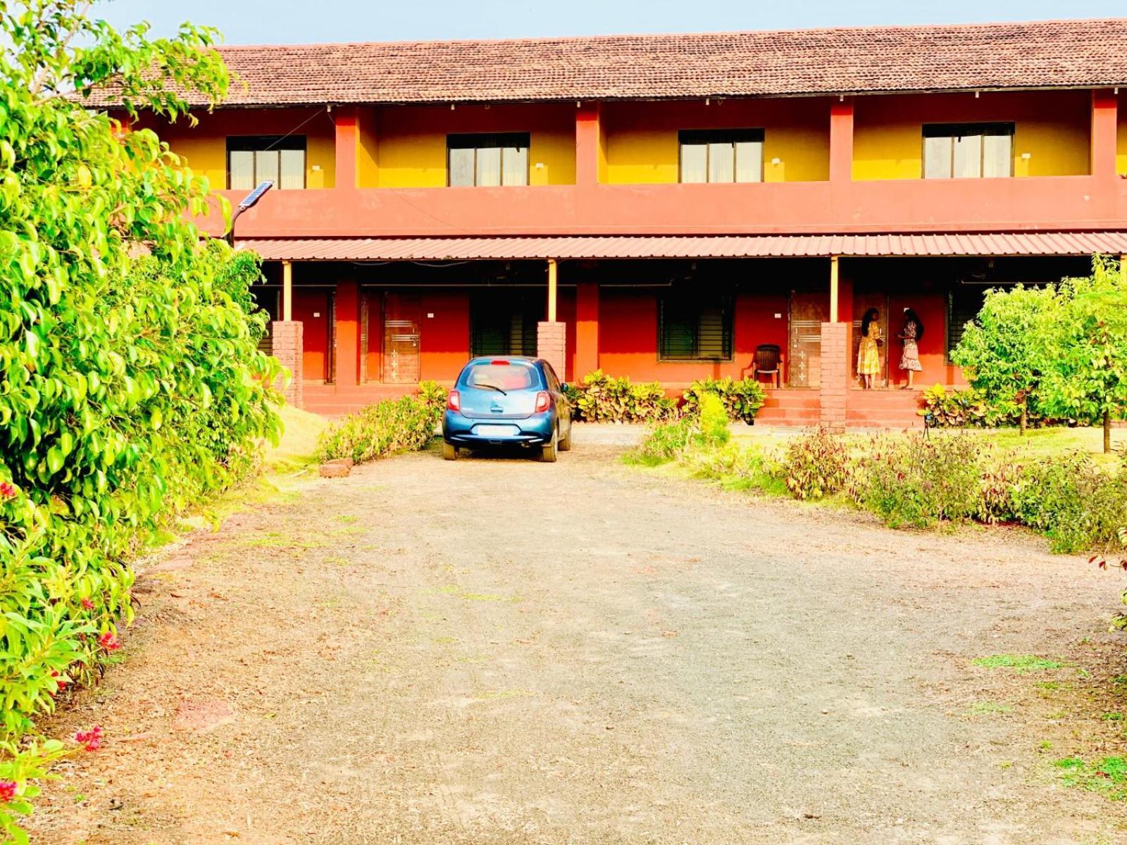 The Lighthouse Beach Resort Dāpoli Buitenkant foto